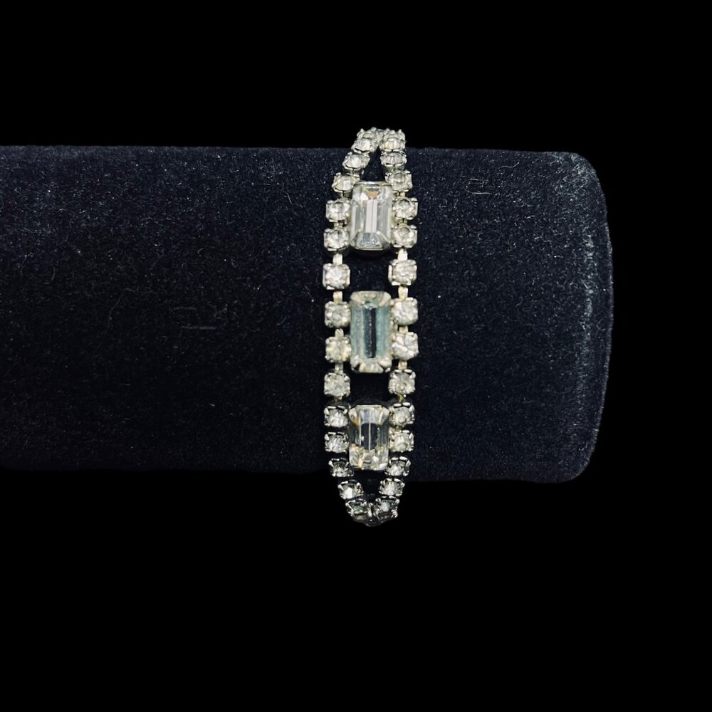 Vintage Silver Tone With Prong Set Clear Faceted Rhinestone Bracelet (5212)
